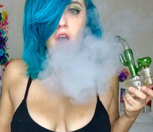 Follow horny Gamer Girl Serenity Moon on Snapchat